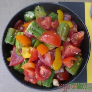 Salade croquante de gombos aux pois chiches germés