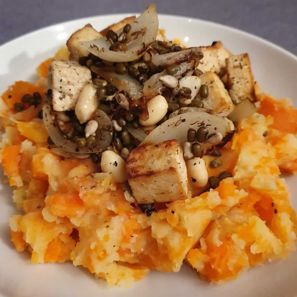 Stoemp carottes-pommes de terre, tofu grillé