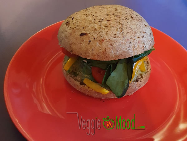 Sandwich foccacia maison à la mozzarella vegan