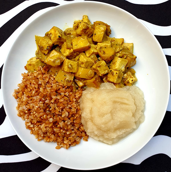 Tofu et panais sauce au curry, petit épeautre et purée de navets