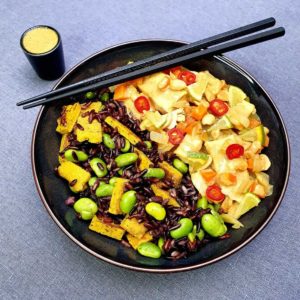 Emincés de filet sauce satay, riz rouge de Camargue à l’edamame (façon riz cantonnais)