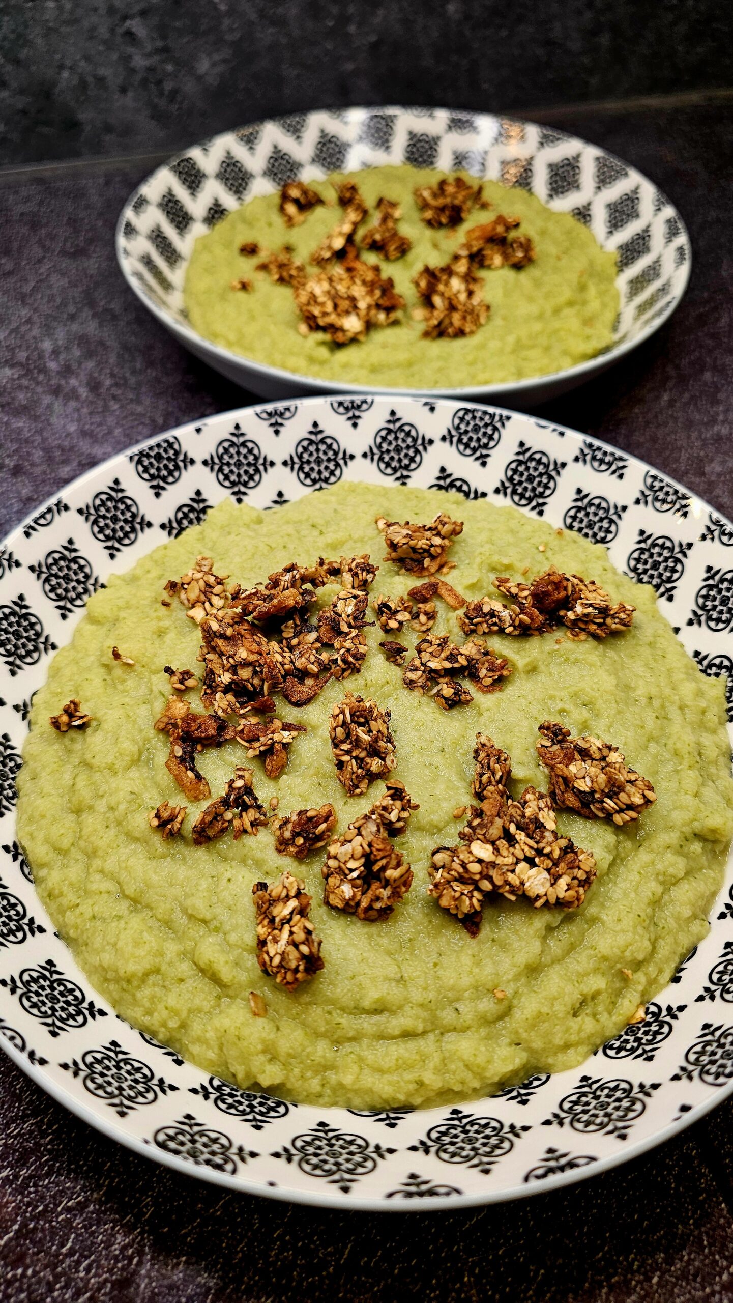 Purée de côtes de chou fleur, granola sésame