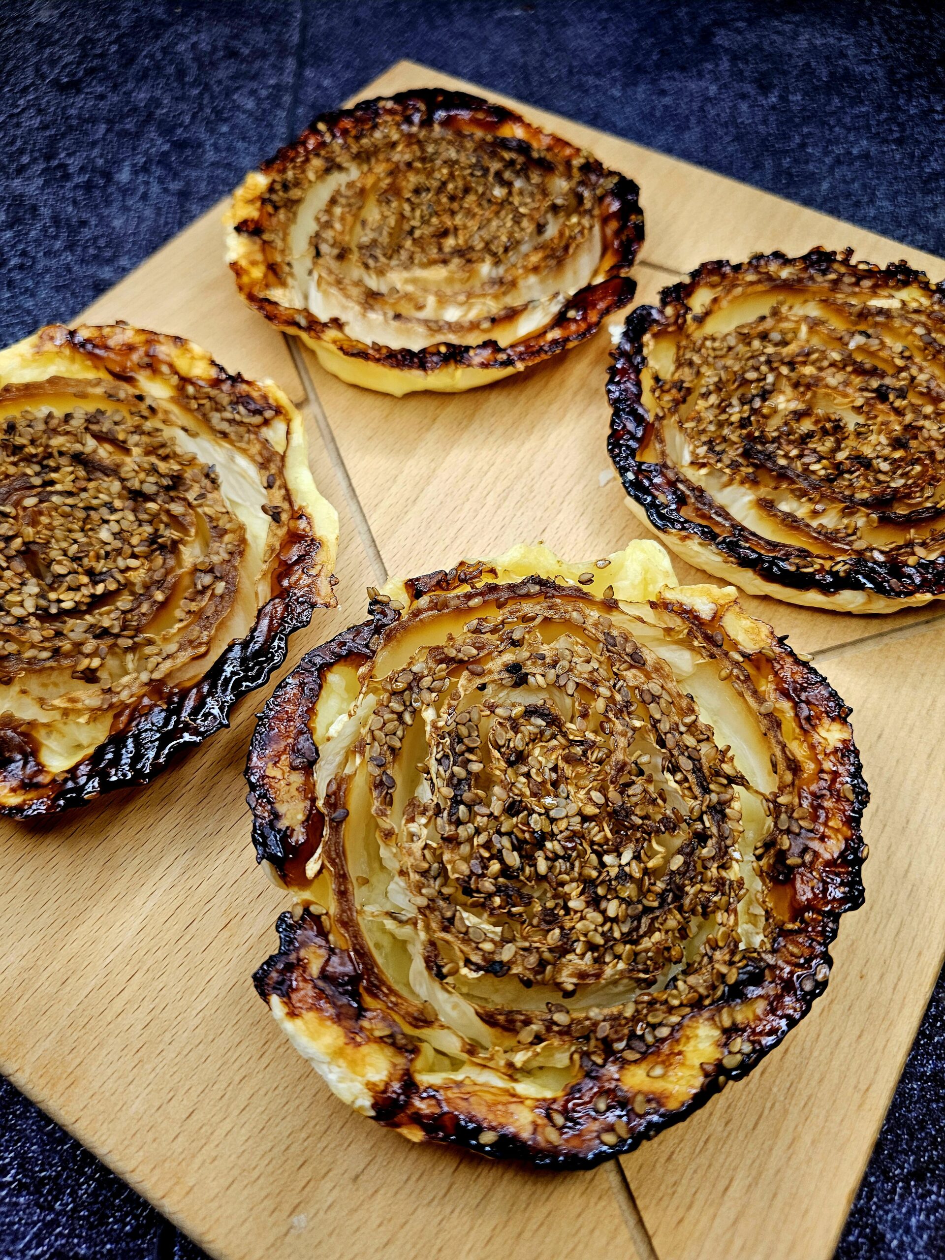 Mini tatins de chou chinois au sésame