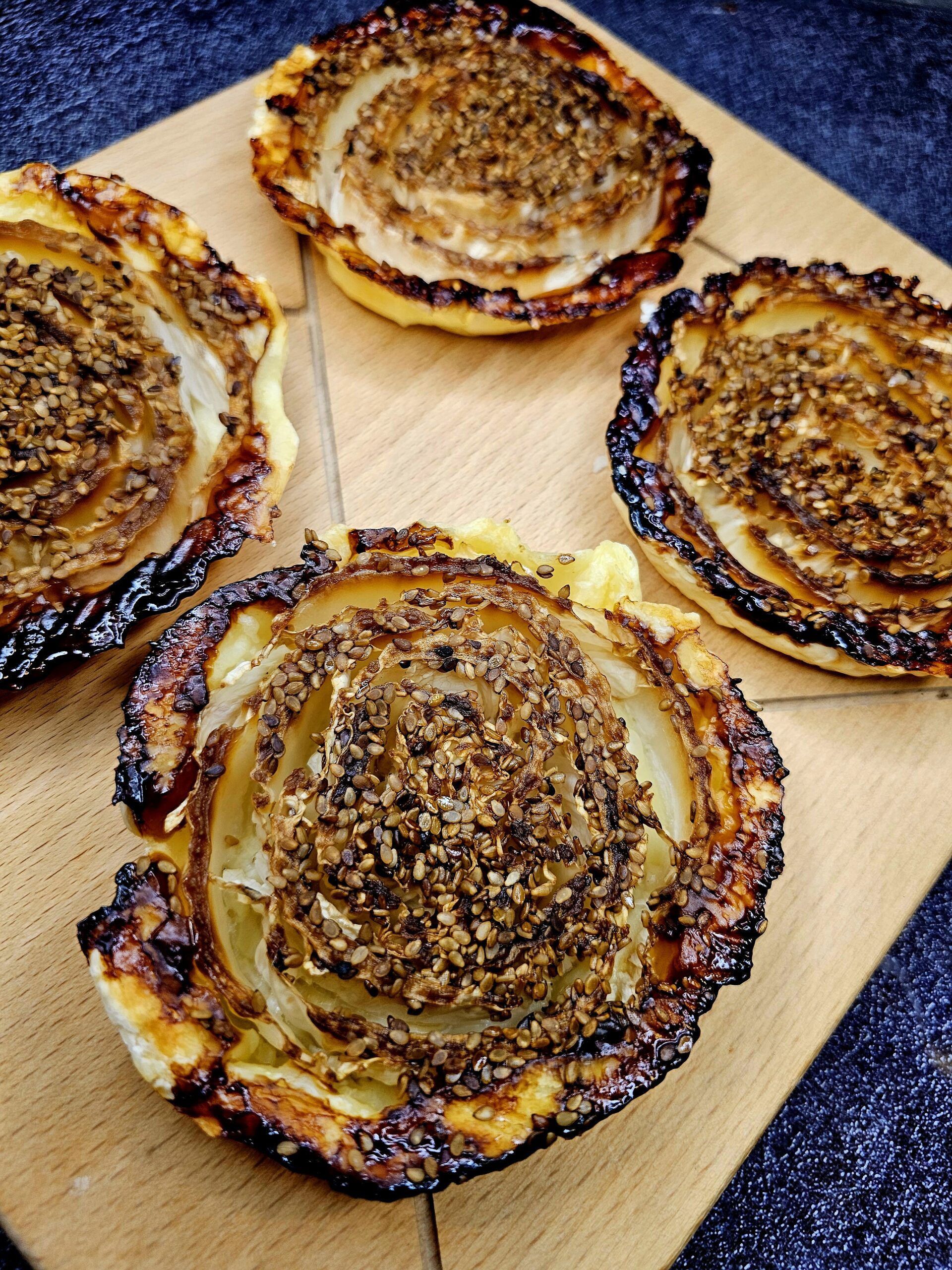 Mini tatins de chou chinois au sésame