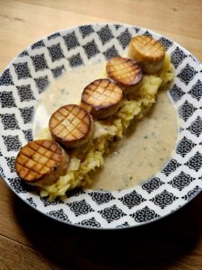 Champignons eryngii (comme des Saint-Jacques), purée de panais