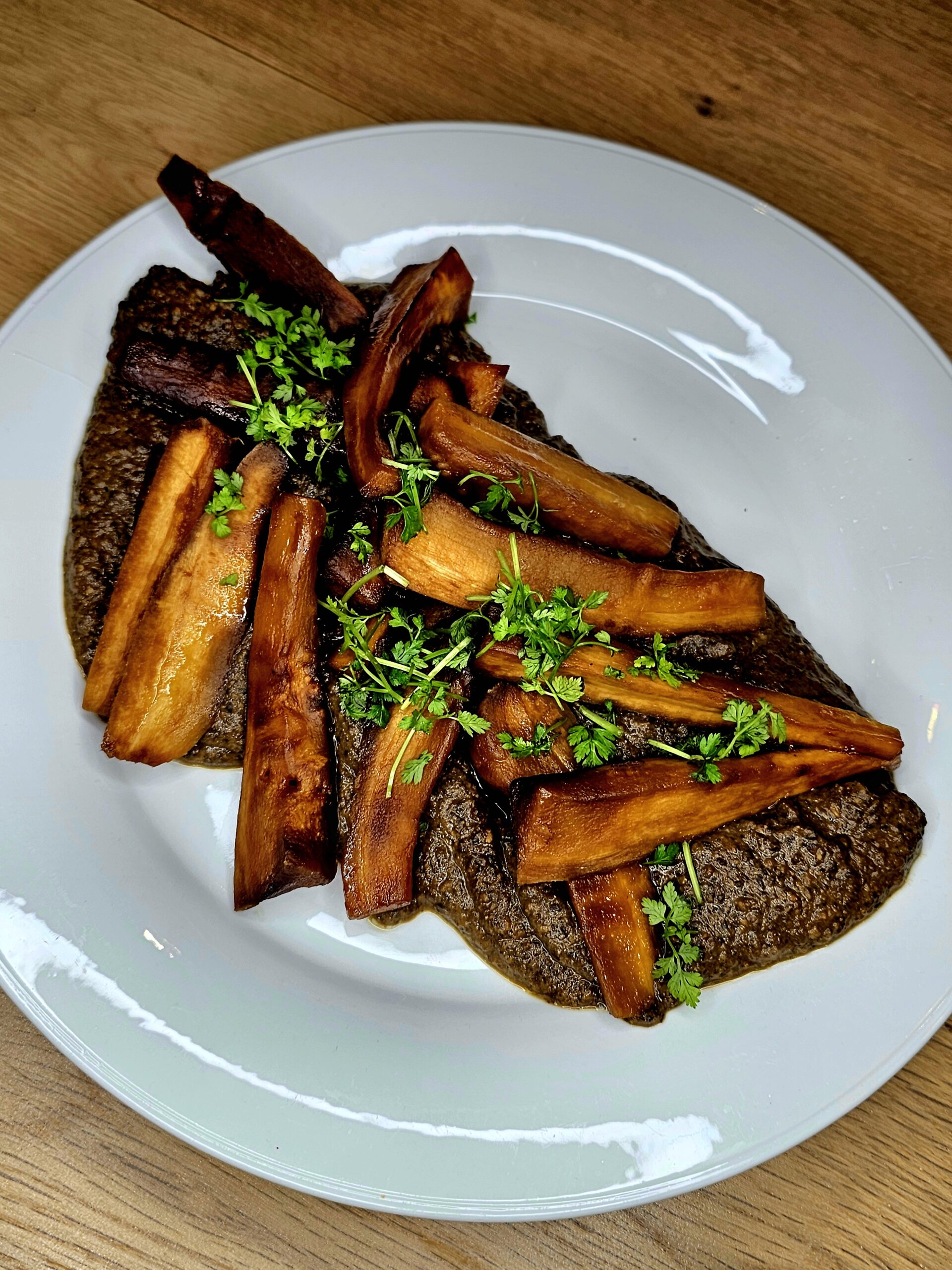 Panais caram&eacute;lis&eacute;, pur&eacute;e de lentilles beluga