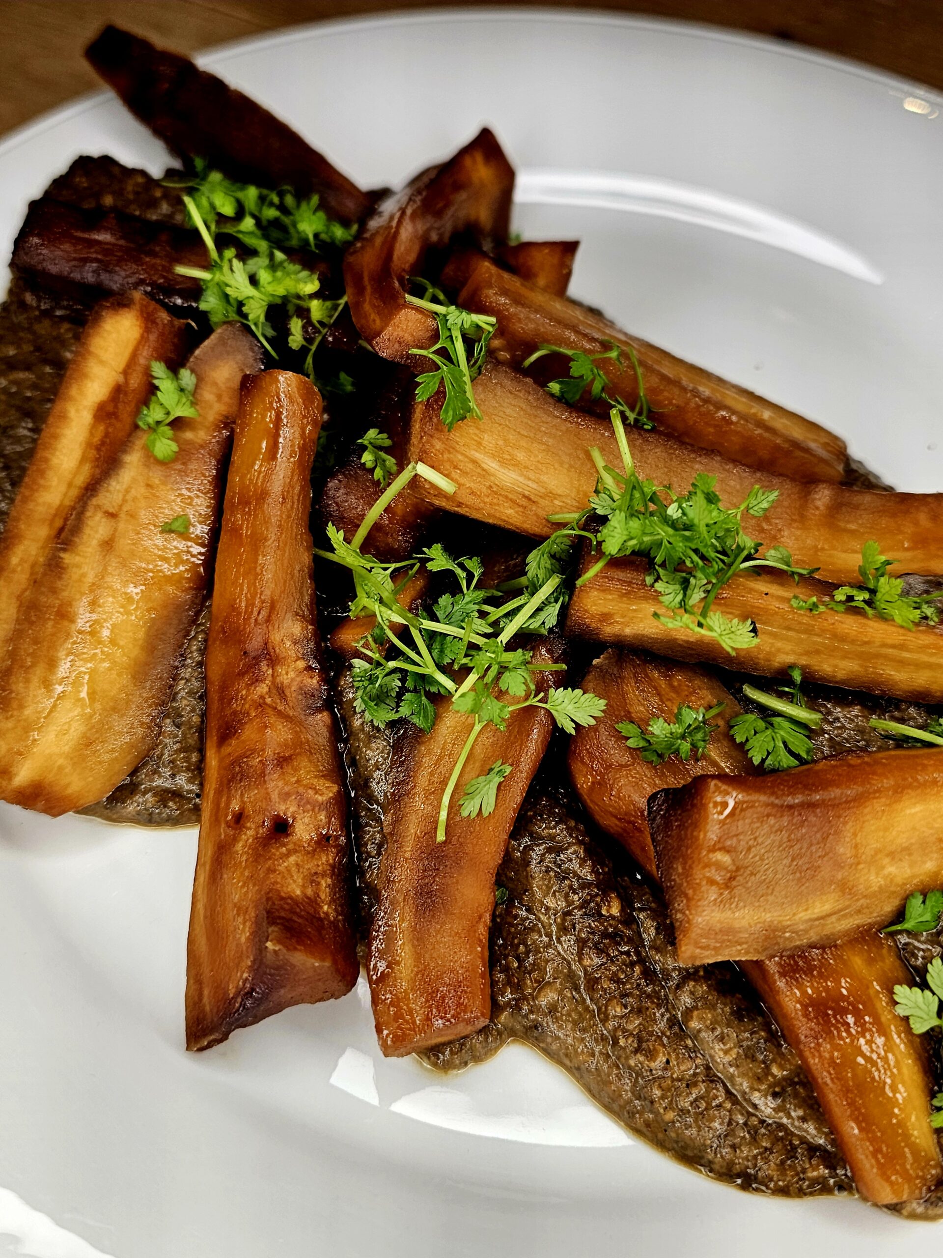 Panais caramélisé, purée de lentilles beluga