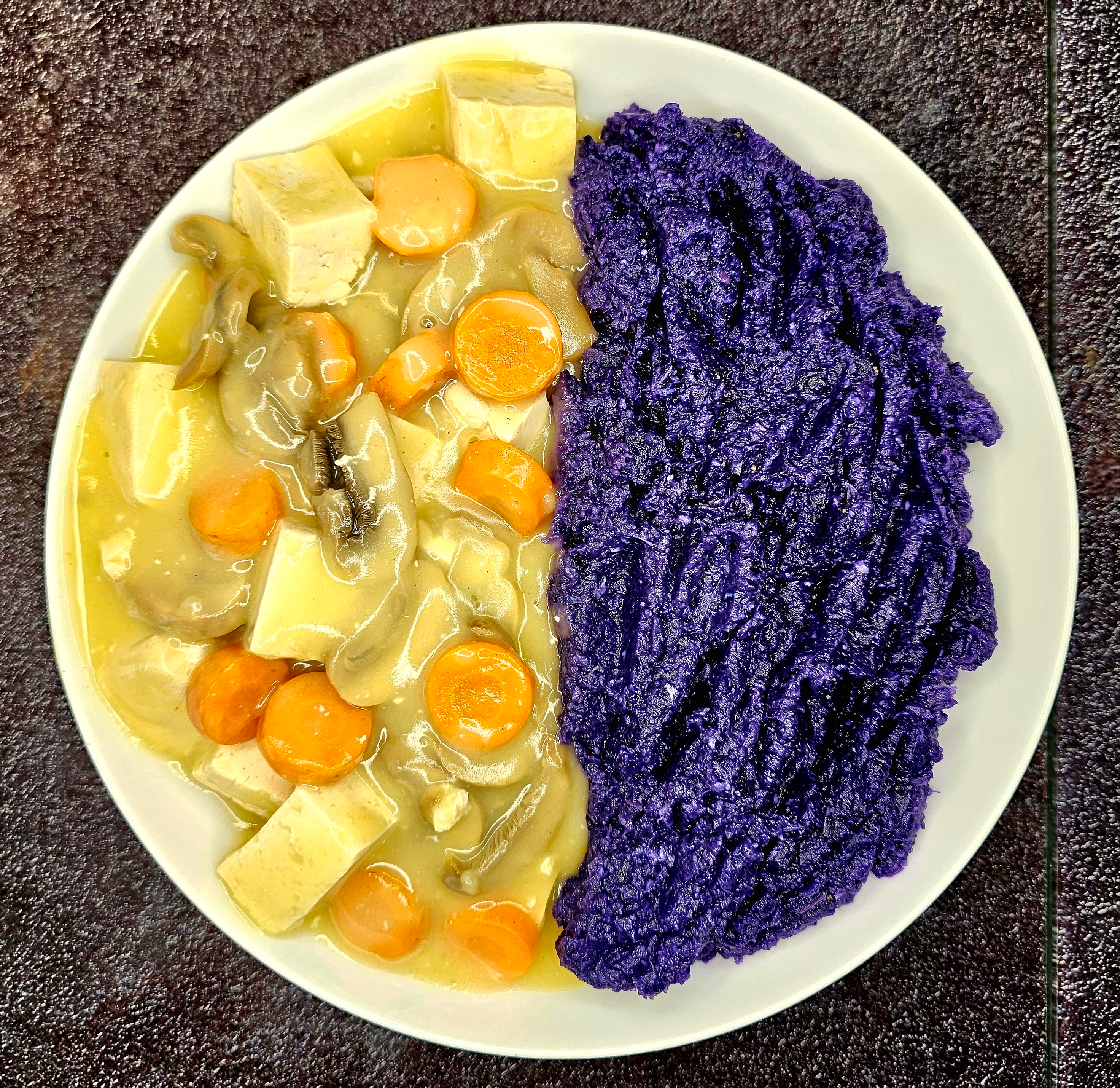 Blanquette de tofu, purée de chou rouge aux flocons d&rsquo;avoine