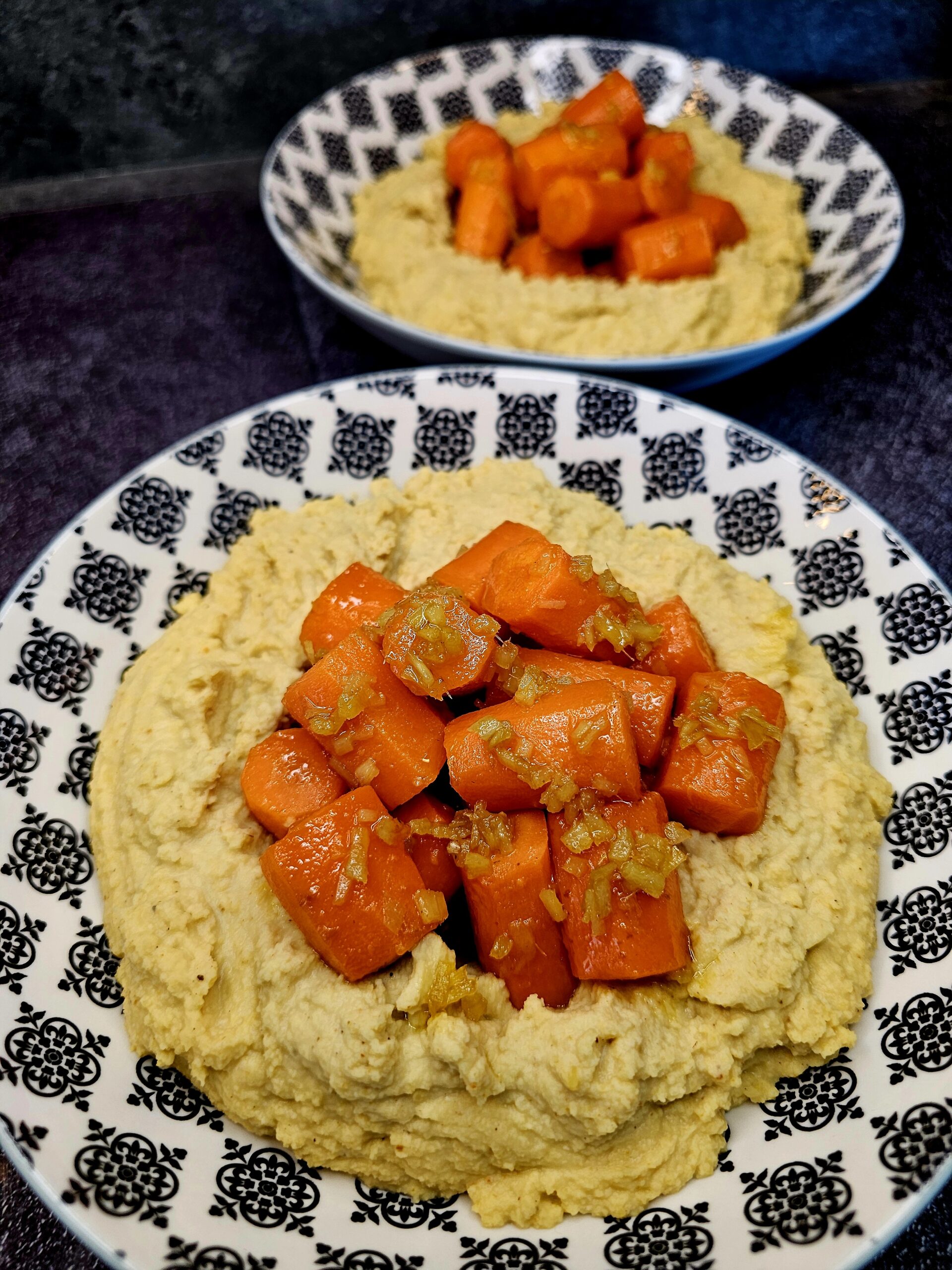 Carottes au gingembre, pur&eacute;e de pois chiches &agrave; la Tha&iuml;