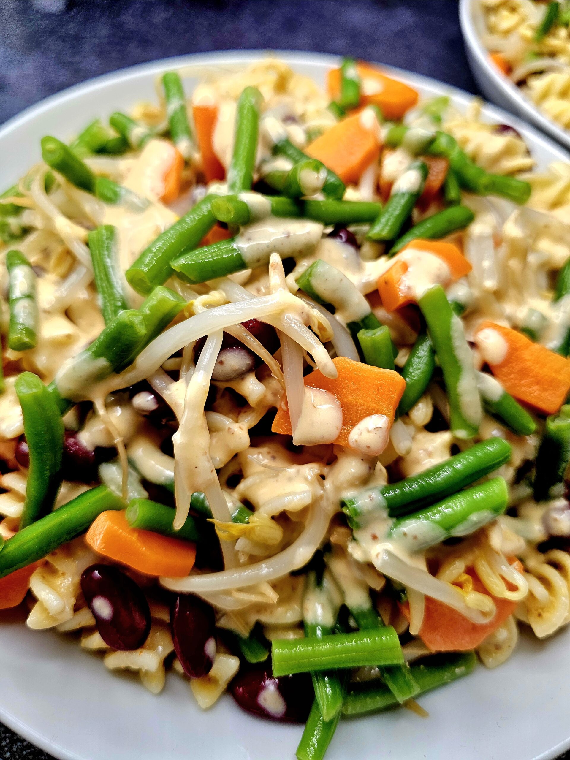 Salade pâtes (fusilli) sauce au lait de coco et citron vert