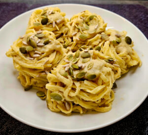 Fettuccine sauce crémeuse aux côtes de chou-fleur