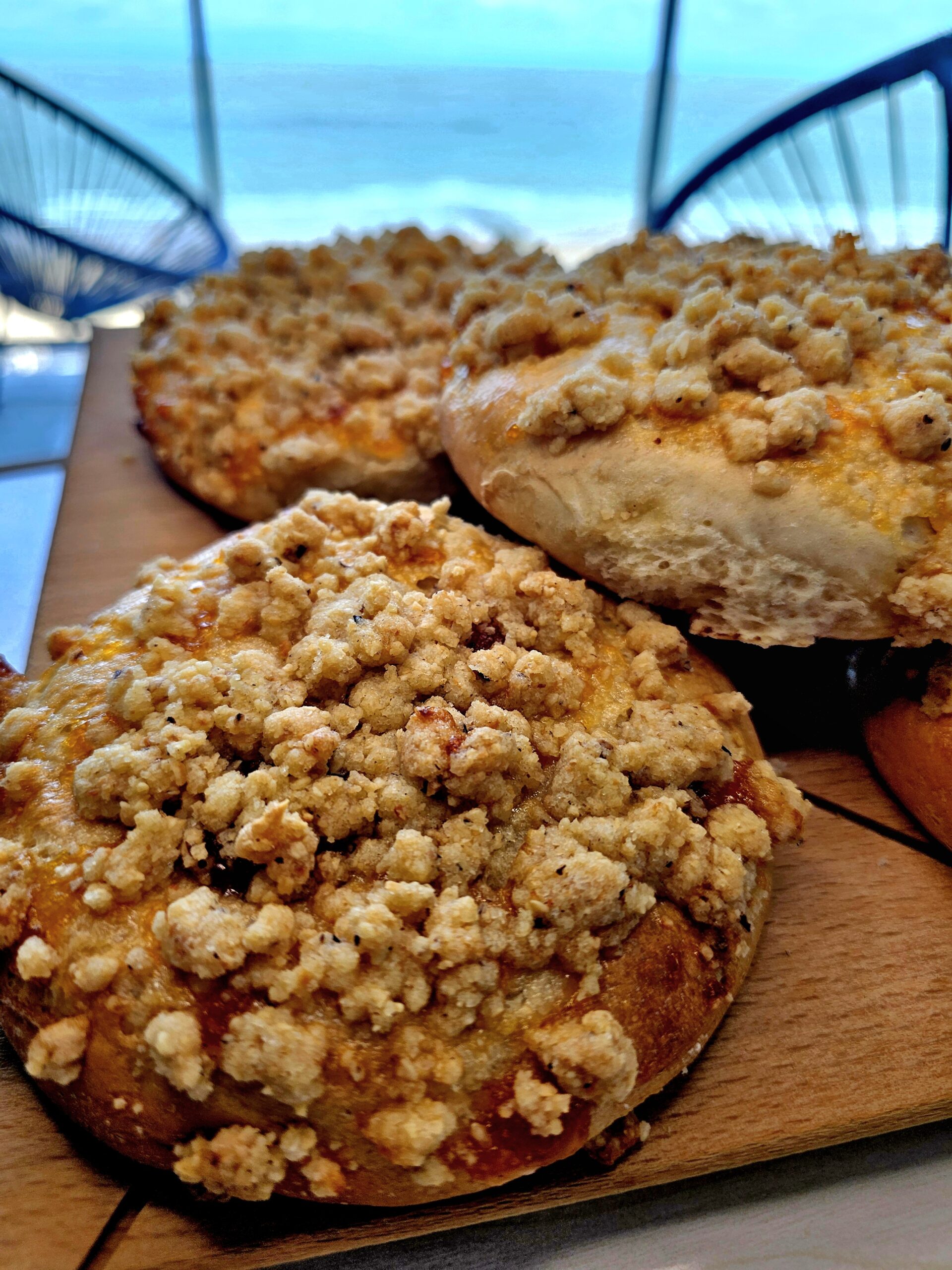 Brioches vanille et abricot, crumble noisettes
