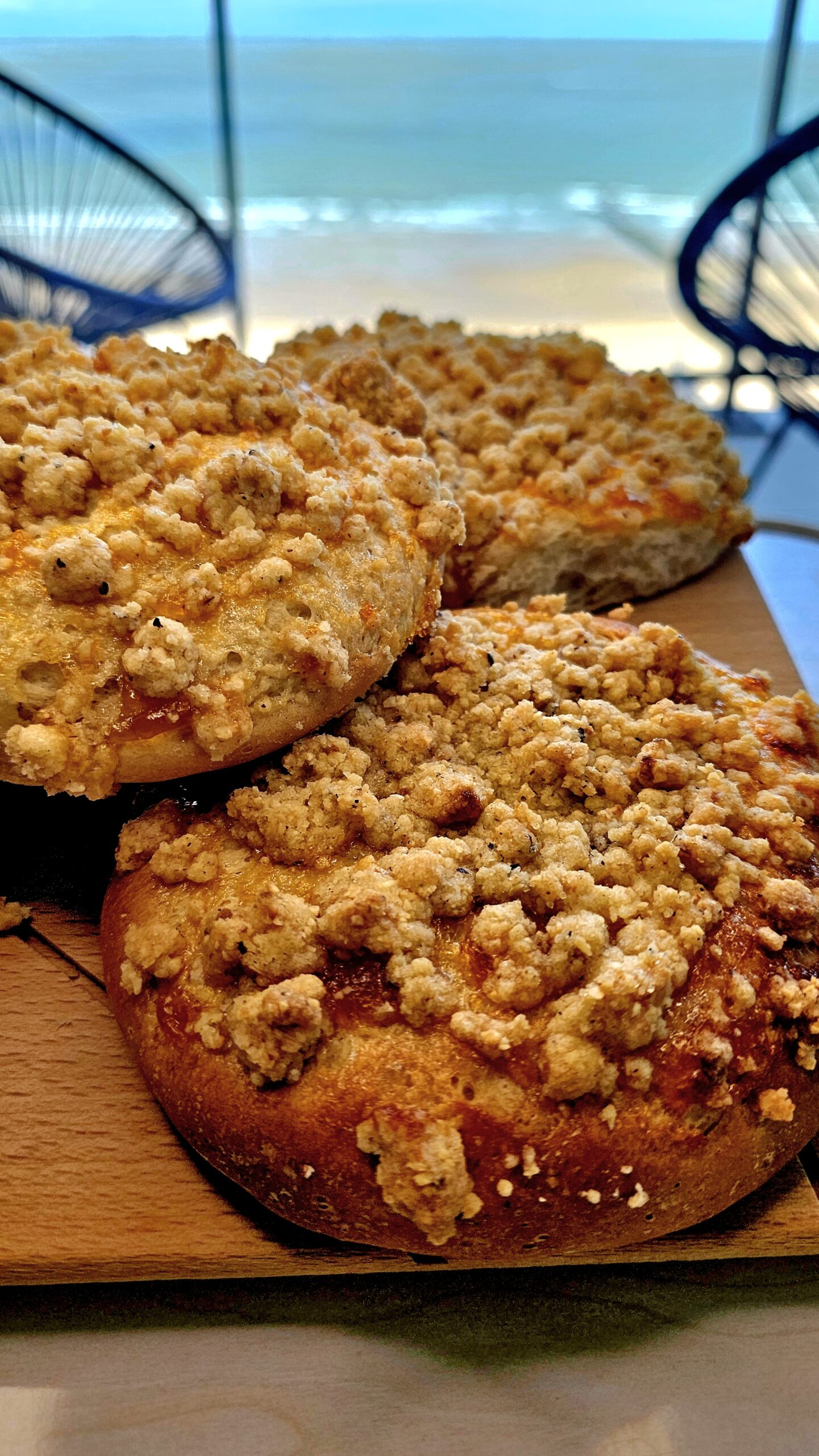 Brioches vanille et abricot, crumble noisettes