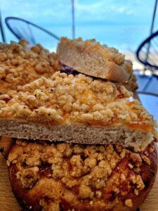 Brioches vanille et abricot, crumble noisettes