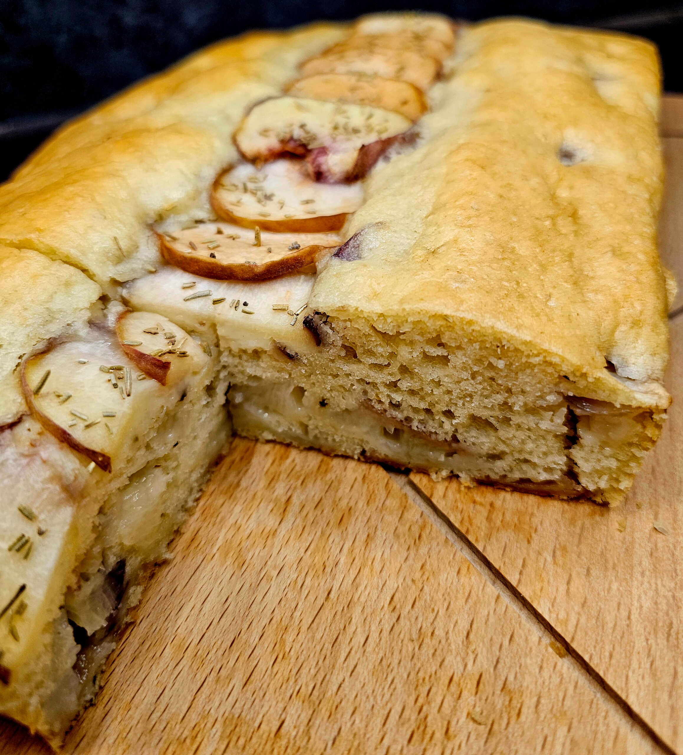 Cake moelleux pêches plates, romarin et huile d'olive