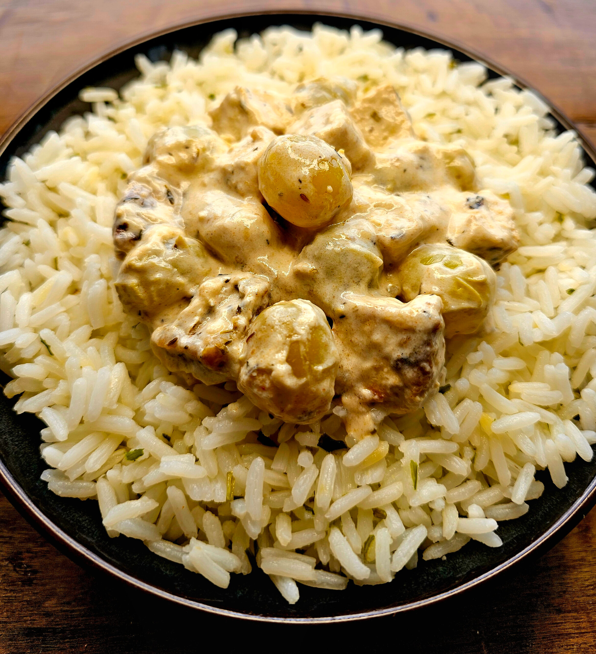 Tofu r&ocirc;ti, sauce aux raisins blancs